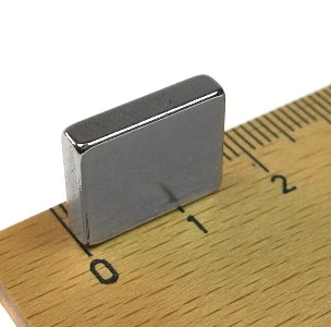 Bloque magnético 15,0 x 3,5 x 12,0 mm N35 níquel - sujeta 2,4 kg