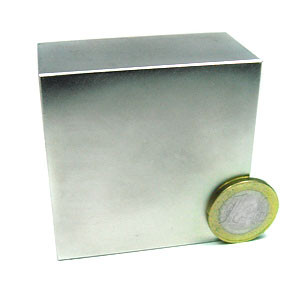 Bloque magnético 60,0 x 60,0 x 30,0 mm N45 níquel - sujeta 130 kg